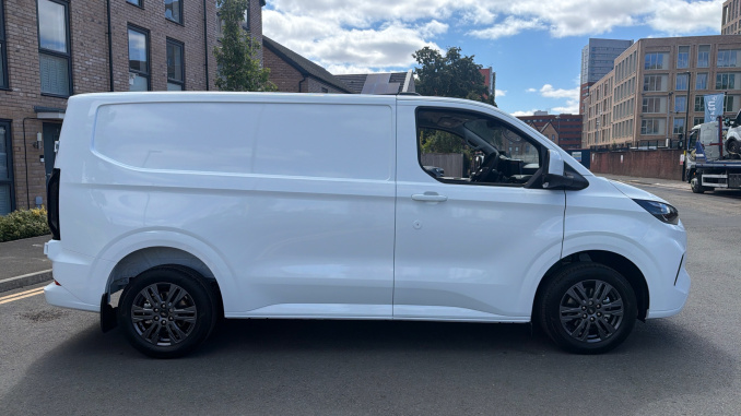 Ford Transit Custom 320 L1 Diesel Fwd 2.0 EcoBlue 136ps H1 Van Limited Auto - Image 9